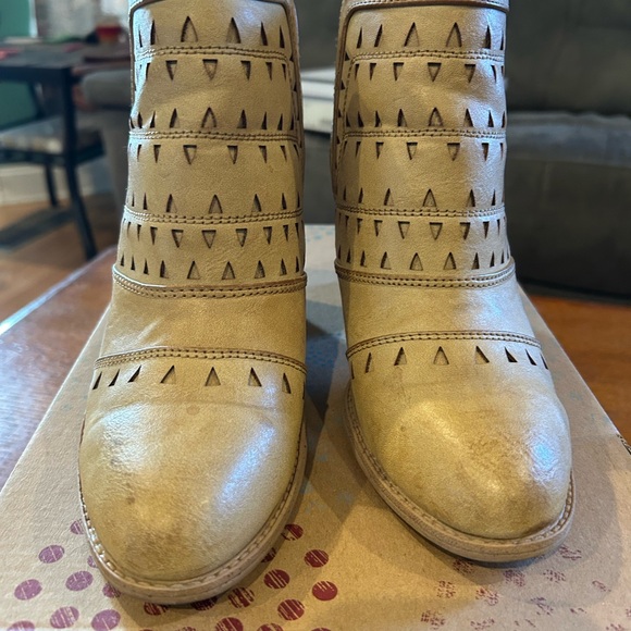 Cute Booties! - Picture 6 of 6